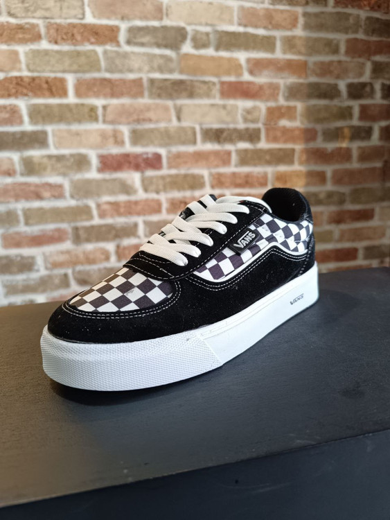 کتونی چهارخونه