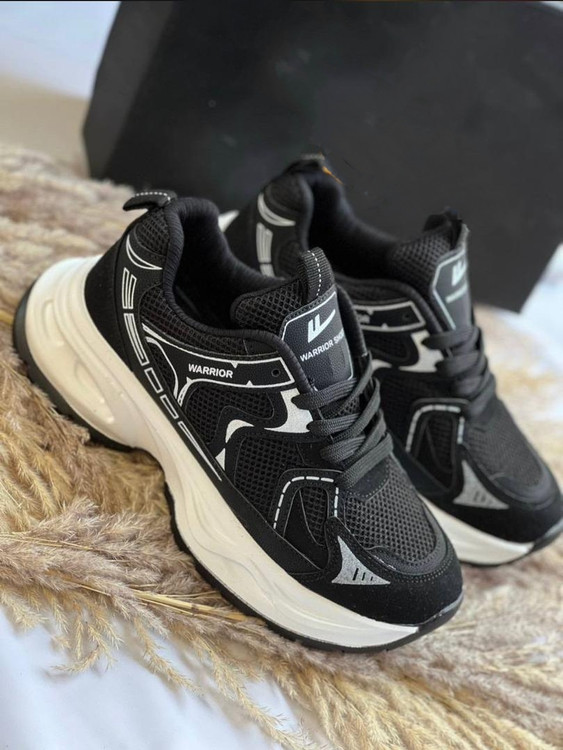 کفش اسپرت لژدار