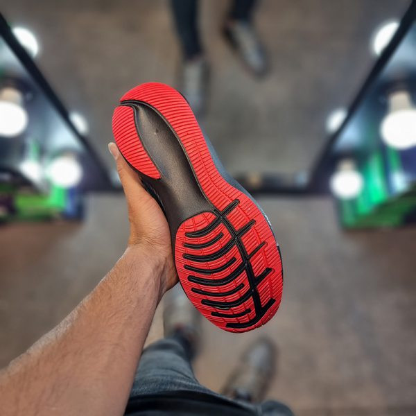 کتونی مشکی قرمز