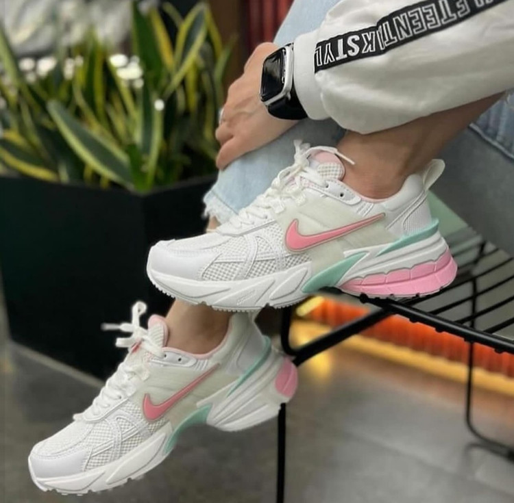 نایک وی تو کی سفید صورتی