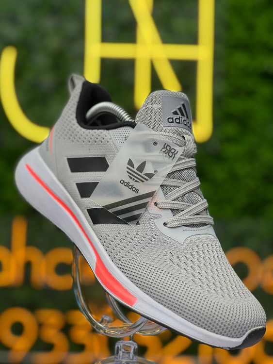 کتونی اولترا بوست طوسی