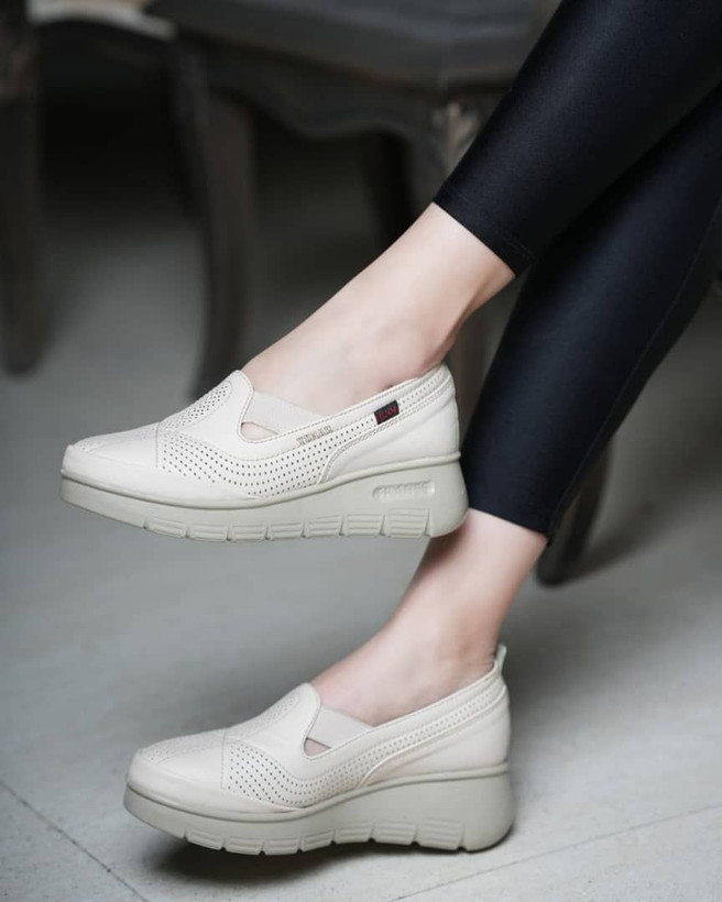 کفش کرم زنانه