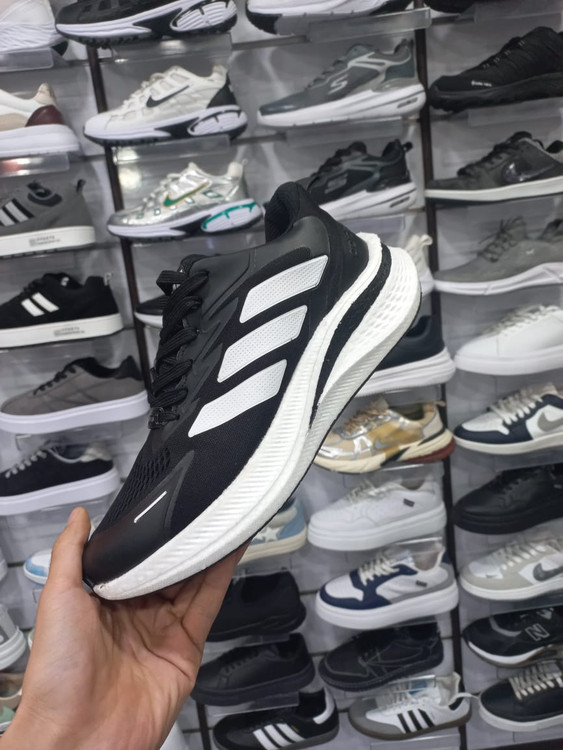 کتونی آدیداس بوست