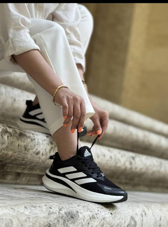 کتونی آدیداس بوست زنانه