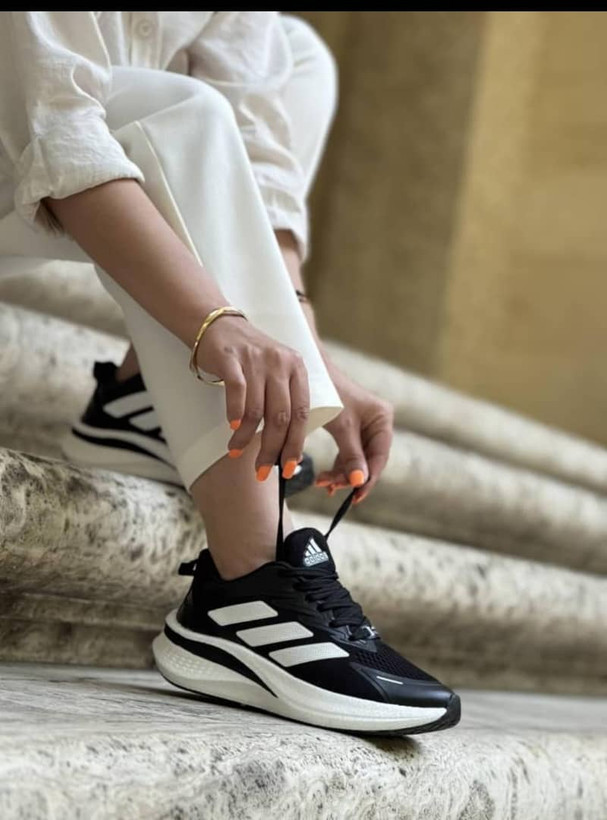 کتونی آدیداس بوست زنانه