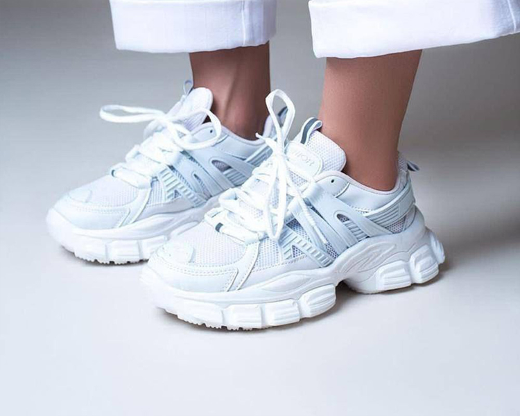 کتونی سفید لژدار