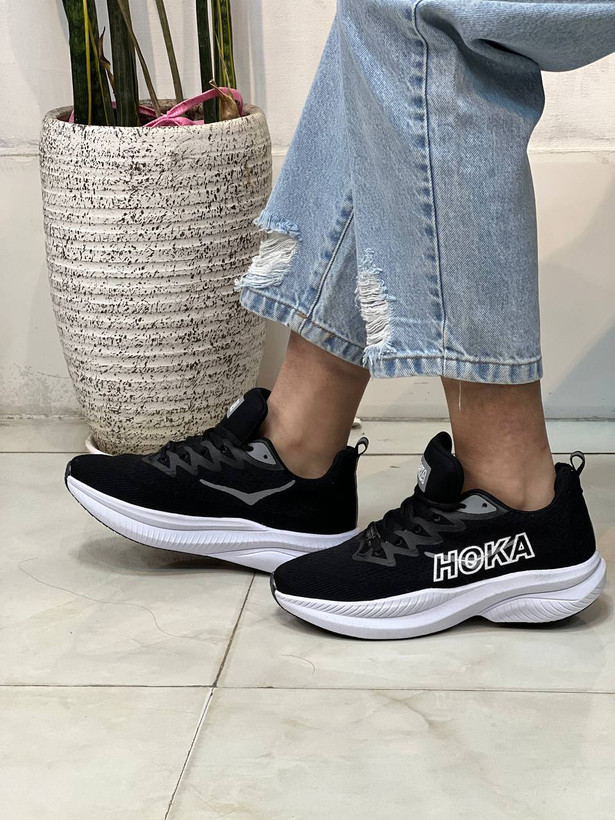 کفش هوکا زنانه