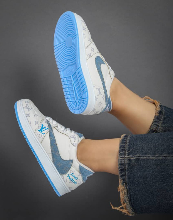 کتونی تراویس سفید آبی