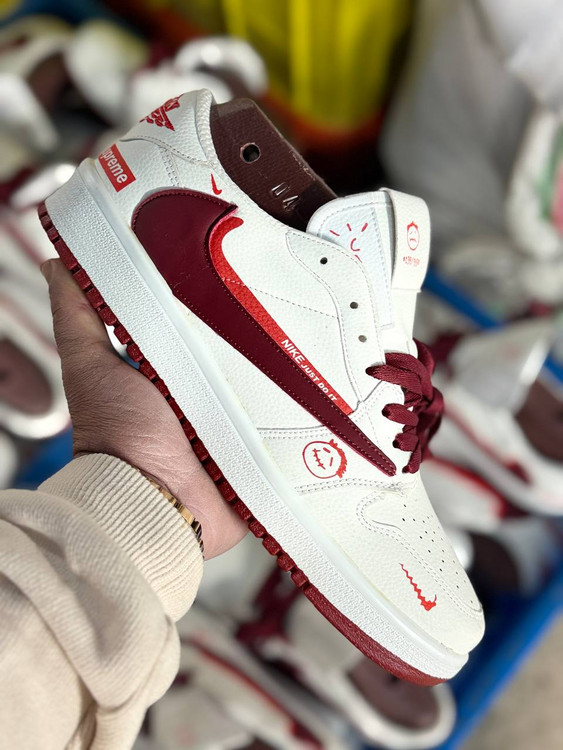 کتونی تراویس